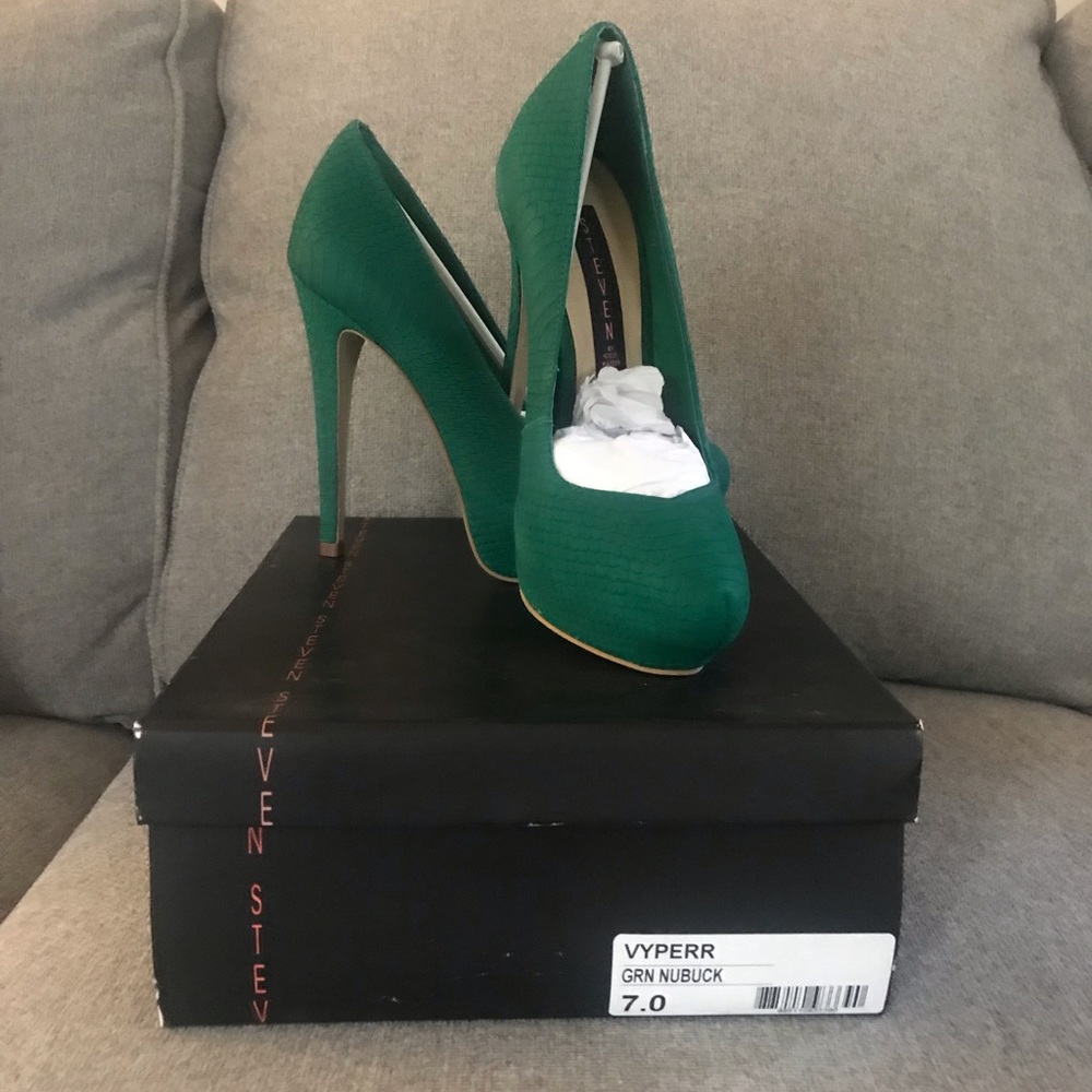 Steve Madden green unbuckle heels… VYPERR